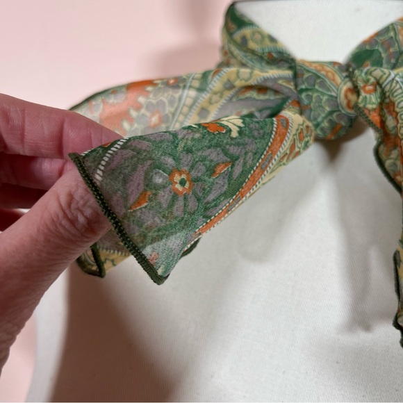 Vintage 1960 70 MCM Mod Avocado green Paisley semi sheer Bow Neck scarf Cravat - Picture 12 of 16